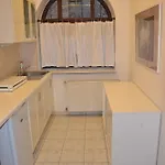 Hostel House1 *