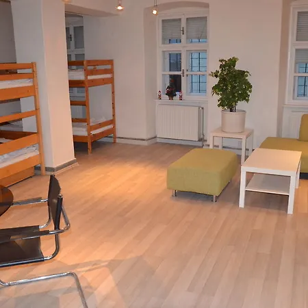 Albergue House1 *